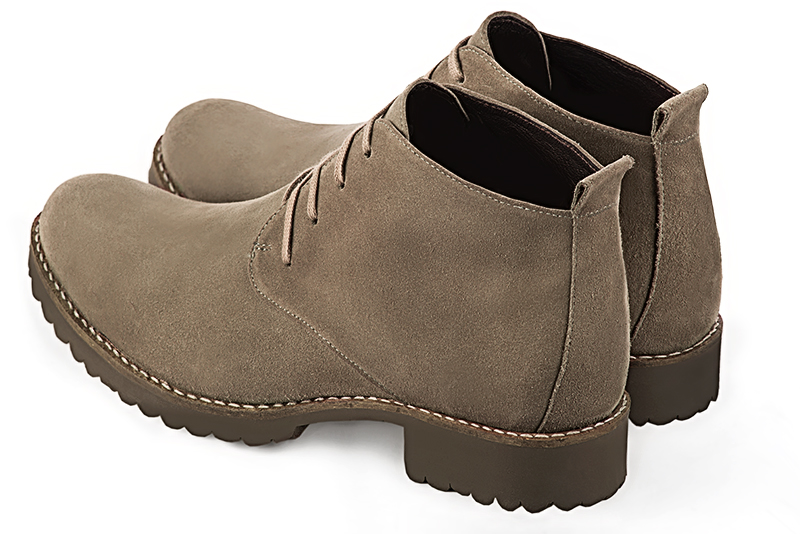 Boots homme habillees beige sahara. Bout rond. Semelle gomme talon plat